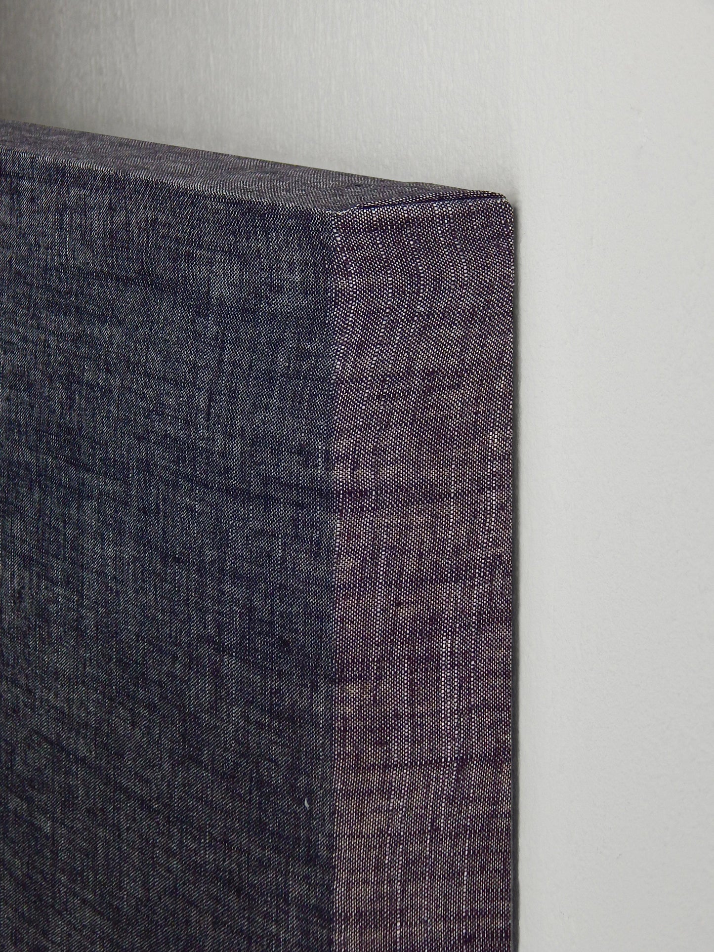 Close up spijkerstof akoestisch wandpaneel